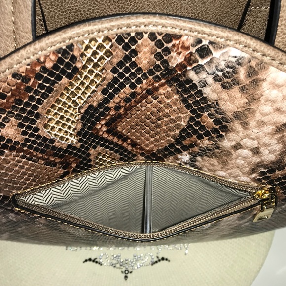 Jen & Co Hat Box Crossbody TAN & BROWN Snake Print - Picture 3 of 7